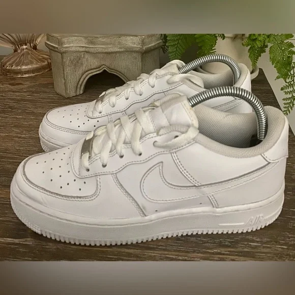 Nike Air Force One 6.5Y Womens 8 Mens 6.5 Classic White Leather Sneakers‎ Shoes